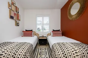Stunning modern space in Hove & free parking - Image 3