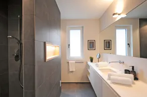Newly built designer apartment with parking space - Image 2