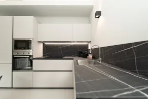 Apt in the heart of Como with private parking + A/C - Image 4