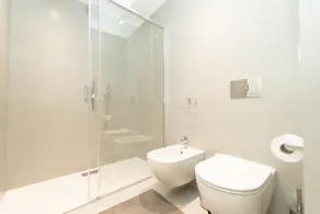 Apt in the heart of Como with private parking + A/C - Image 3