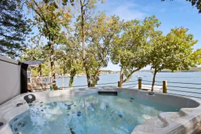 Emerald A Lakefront w/ Hot Tub - Image 4