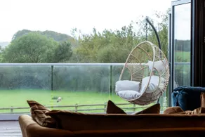 Luxury Lake Front Escape With Hot Tub - Image 3