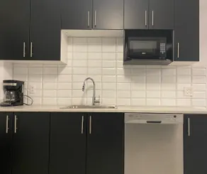 Modern & large AirBNB in Laval - Image 3