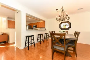 Stylish Serenity Townhouse in Greensboro - Image 5