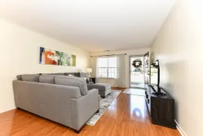 Stylish Serenity Townhouse in Greensboro - Image 2