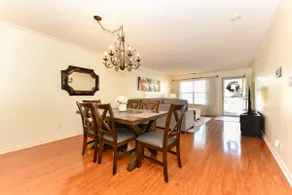 Stylish Serenity Townhouse in Greensboro - Image 4