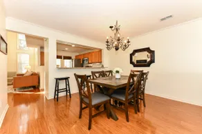 Stylish Serenity Townhouse in Greensboro - Image 3