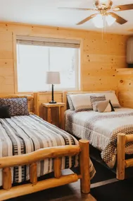 Paradise Lake Cabin - Image 2