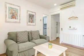 Tranquil 3-bedroom Uptown Apt. - Image 2