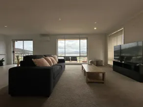 Skyline Serenity House - Close to city and airport - Image 3