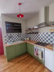 Jameswood Flat 2, a beautifully restored home - Image 5