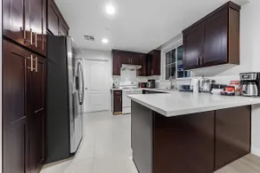 Spacious 5-BD Retreat b/w Disneyland and Universal - Image 3