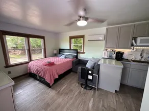 Home in Washington - Suite B - Image 5