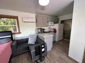 Home in Washington - Suite B - Image 4