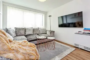 | Spacious n' Modern One Bed Riverside Apartment | - Image 5