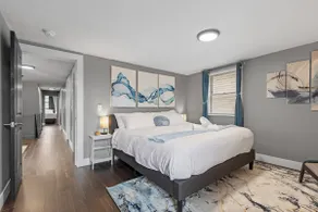Upscale 2 Story Apartment w/ 8 beds| Free Parking - Image 3