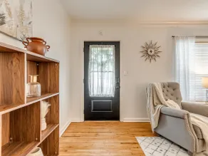 Lovely midtown bungalow - Image 3