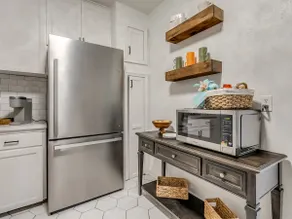 Lovely midtown bungalow - Image 5