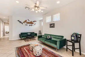 Newly Designed 3 BDRM I Mins to Domain/FC Stadium - Image 4