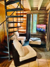 Log cabin with hot tub in Valcartier - Image 4