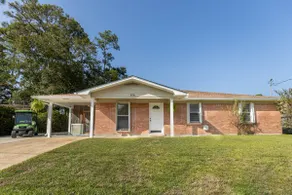 4BR/2.5BA w/POOL in Golfcart district! Near Beach! - Image 3