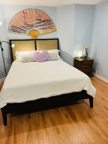 Emily’s Cozy Basement Suit |Free Parking-near DT - Image 2