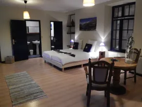 Entire house, 100% self-contained, 6 bedrooms - Image 3