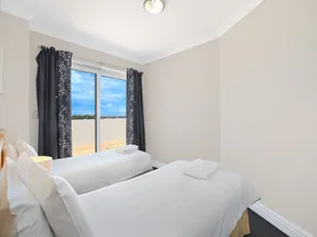 Penthouse Deluxe - Image 4