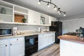 2BR Montrose Dream Suite 01 | Downtown Med Center - Image 4