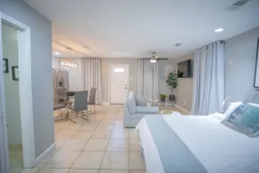 Modern Studio Flat - Image 3