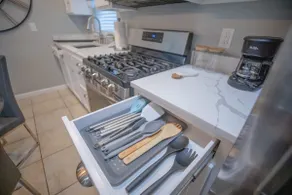 Modern Studio Flat - Image 5