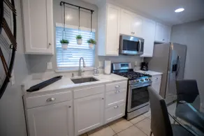 Modern Studio Flat - Image 4
