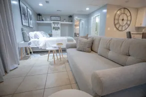 Modern Studio Flat - Image 2