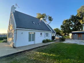 Seaside house with fireplace and large garden - Image 3