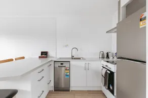 One Bedroom Apartment w Aircon - Cobblestone Court - Image 2