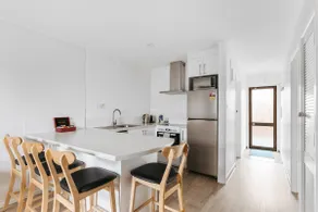 One Bedroom Apartment w Aircon - Cobblestone Court - Image 3