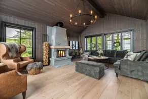 Vacation home with jacuzzi - Image 3