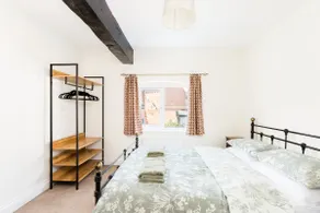 Cosy 2Bed, Central Warwick & Parking - Image 4