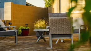 Lux City Pad: Shops, Fun Nearby - Image 4