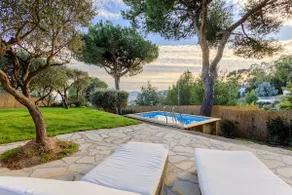 Private and luxury retreat with sea view and pool - Image 5