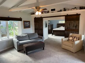 Cozy Lake Front Cottage - Image 5