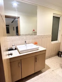 Ultra Luxury Studio Apartment with Bathtub - Image 5