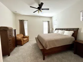 Spacious family home with pool - Image 4