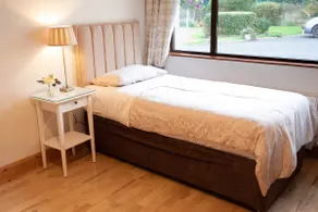 Private renovated apartment - Image 3