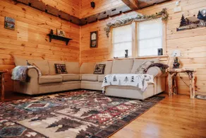 3 BR Black Bear Lodge on Pine Creek w/ Hot Tub - Image 3