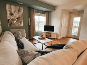 Modern 2BR + Pool + Hot Tub + Gym + Games Room - Image 2