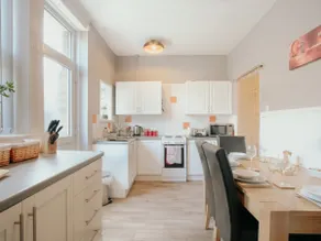 Halifax Town House - Cosy - Sleeps 5 - Image 4
