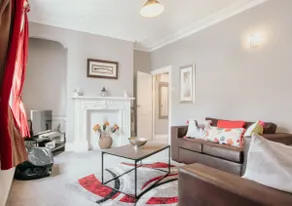 Halifax Town House - Cosy - Sleeps 5 - Image 2