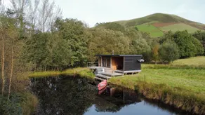 Luxury Cabin with Private Lake, Canoe & Hot Tub - Image 2