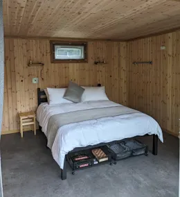 Luxury Cabin with Private Lake, Canoe & Hot Tub - Image 4